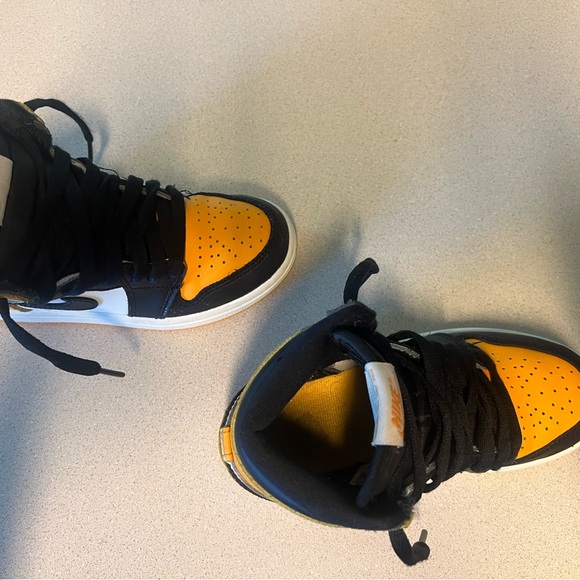 Jordan’s black and yellow size 13 C - Picture 5 of 10